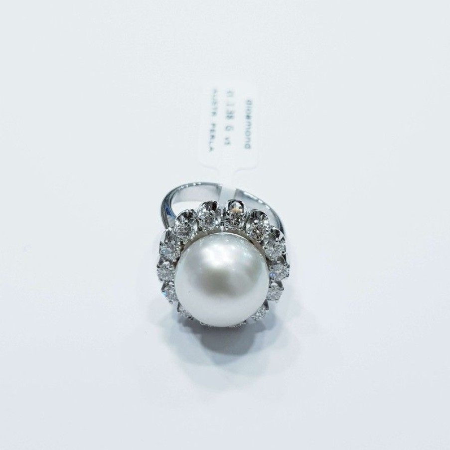 Gold Jewelry Diamond Centre | 18 Kt Gold Ring With Australian Pearl And Diamonds-Lot 1.50