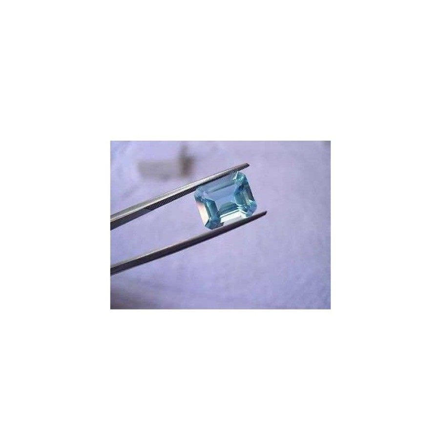 Gem Diamond Centre | Blue Topaz Octagonal Cut 0,75 Carats 6X4 Mm