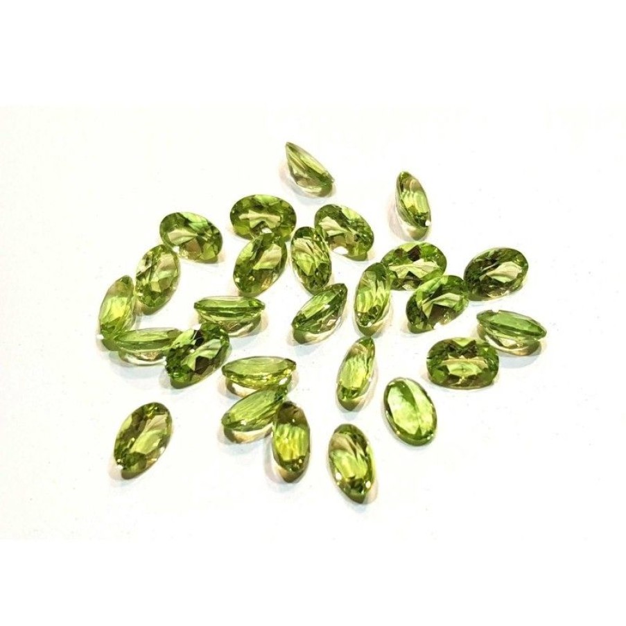 Gem Diamond Centre | Peridot Oval Cut 1.50 Carats 7.00 X 9.00 Mm